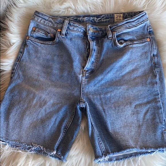 We The Free Button Fly Blue Distressed Denim Cutoff Shorts Festival Conc… - Picture 5 of 14